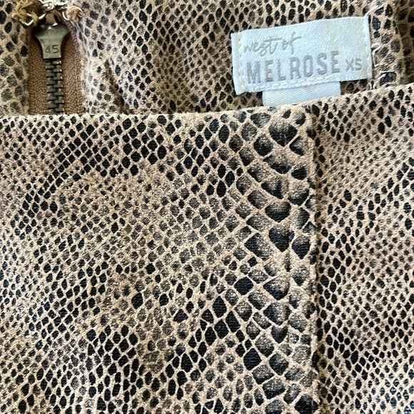 Faux suede snake print mini skirt - Picture 5 of 6